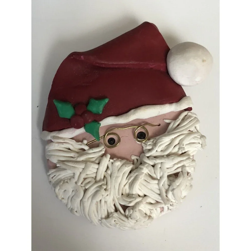 SANTA CLAUS‎ BROOCH PIN HEAD FACE PAINTED RESIN LITTLE ROUND EYEGLASSES